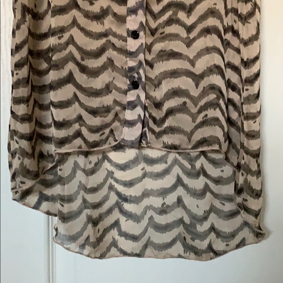 Sheer Sleeveless Collared Blouse - Picture 4 of 5